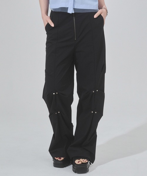ENVYM（アンビー）の「タックナイロンパンツ（その他パンツ・レディース・ブラック/グレー・FREE）」の2枚目の写真