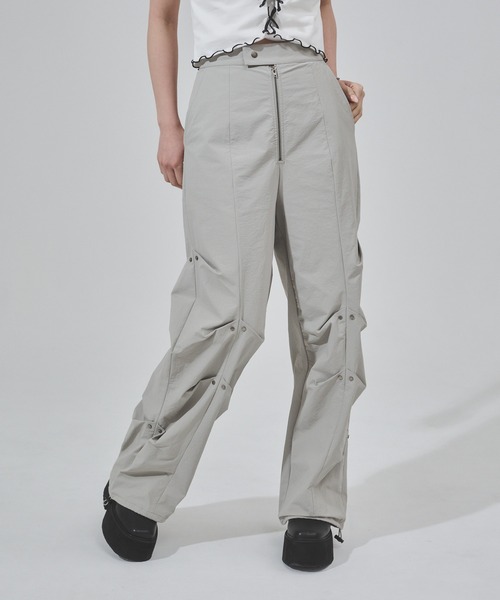 ENVYM（アンビー）の「タックナイロンパンツ（その他パンツ・レディース・ブラック/グレー・FREE）」の8枚目の写真
