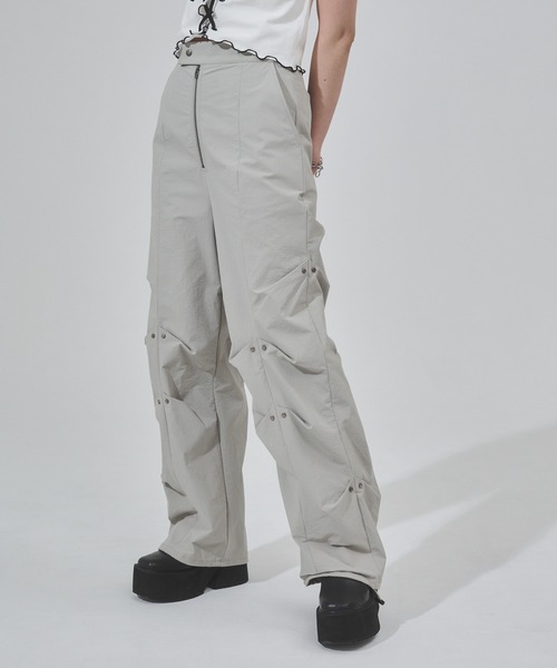 ENVYM（アンビー）の「タックナイロンパンツ（その他パンツ・レディース・ブラック/グレー・FREE）」の9枚目の写真