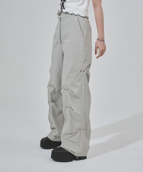 ENVYM（アンビー）の「タックナイロンパンツ（その他パンツ・レディース・ブラック/グレー・FREE）」の10枚目の写真