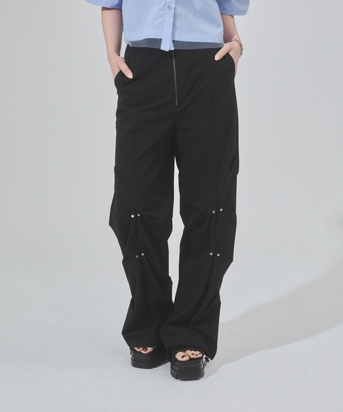 ENVYM（アンビー）の「タックナイロンパンツ（その他パンツ・レディース・ブラック/グレー・FREE）」の3枚目の写真