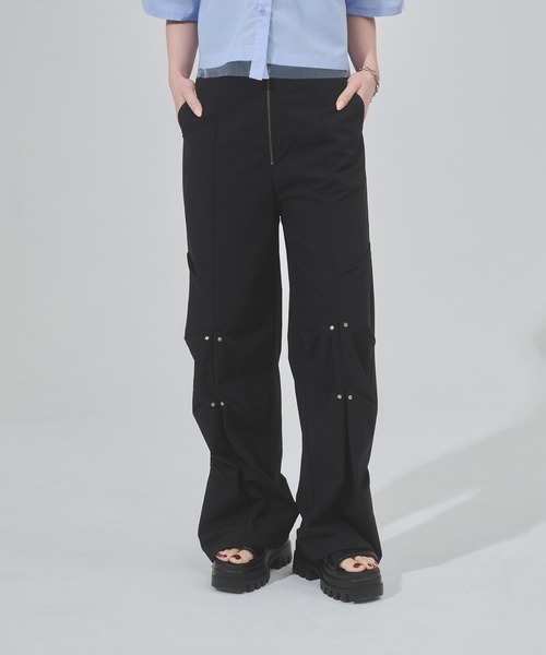 ENVYM（アンビー）の「タックナイロンパンツ（その他パンツ・レディース・ブラック/グレー・FREE）」の4枚目の写真