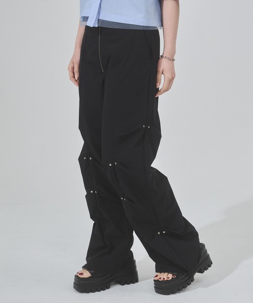 ENVYM（アンビー）の「タックナイロンパンツ（その他パンツ・レディース・ブラック/グレー・FREE）」の6枚目の写真
