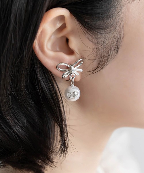 RANDA(ランダ)の「モノグラムリボンイヤリング(イヤリング・レディース・ゴールド/シルバー・FREE)」の1枚目の写真