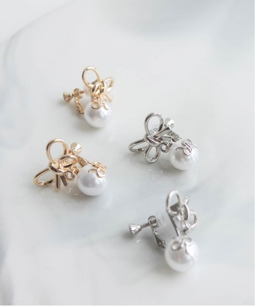 RANDA(ランダ)の「モノグラムリボンイヤリング(イヤリング・レディース・ゴールド/シルバー・FREE)」の3枚目の写真