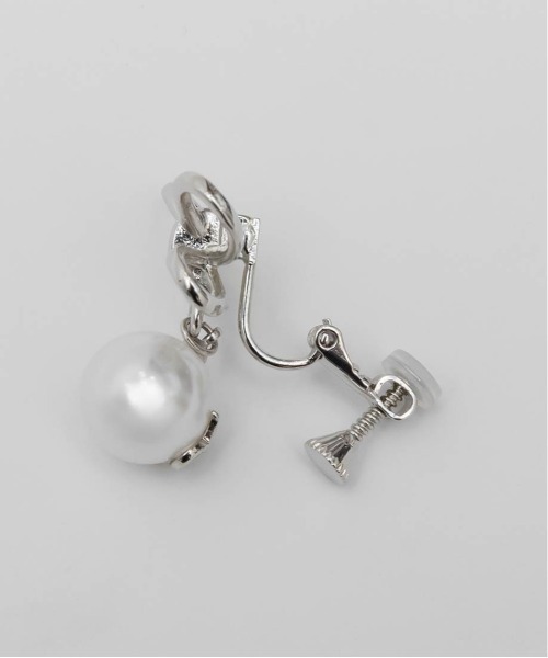 RANDA(ランダ)の「モノグラムリボンイヤリング(イヤリング・レディース・ゴールド/シルバー・FREE)」の7枚目の写真