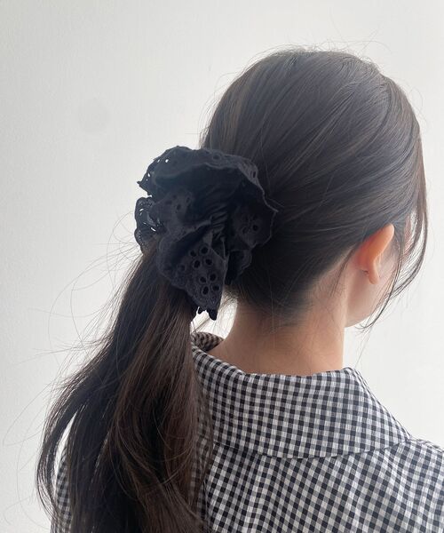 MAJESTIC LEGON（マジェスティックレゴン）の「コットンシュシュ（シュシュ・レディース・ブラック/オフホワイト・FREE）」の4枚目の写真