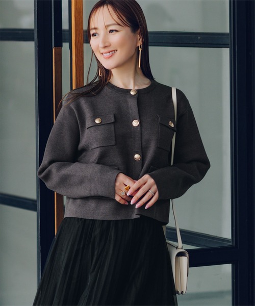 UR'S（ユアーズ）の「ゴールド釦ニットカーディガン/ジャケット（ノーカラージャケット・レディース・アイボリー/ブラック/グレー系その他・S/L/M）」の18枚目の写真