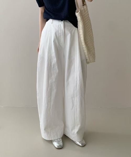 on:nue（オンニュ）の「【on:nue】[着用動画あり！/3色展開/3サイズ展開] カーブバルーンワイドパンツ（その他パンツ・レディース・グレー/ホワイト/ネイビー・SMALL/MEDIUM/LARGE）」の4枚目の写真