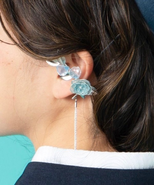 カヤ（カヤ）の「【カヤ】芍薬華やぎイヤーフック（イヤーカフ・レディース・ホワイト/ライトピンク/ライトブルー・FREE）」の4枚目の写真