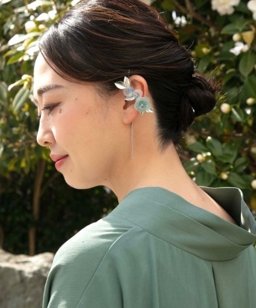カヤ（カヤ）の「【カヤ】芍薬華やぎイヤーフック（イヤーカフ・レディース・ホワイト/ライトピンク/ライトブルー・FREE）」の5枚目の写真