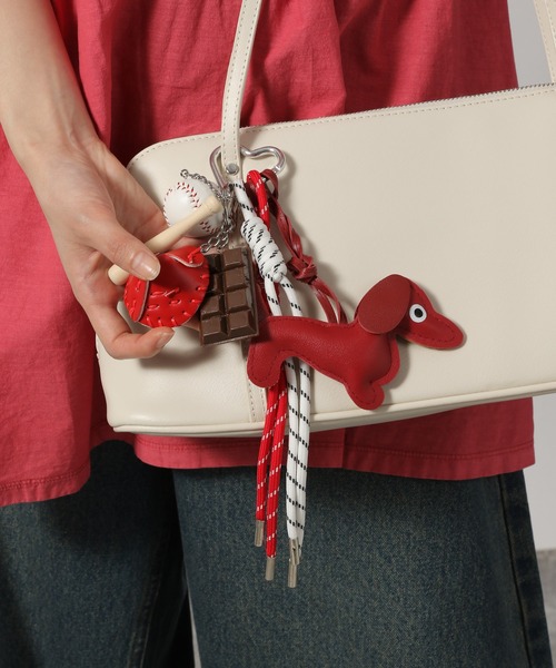 LAKOLE（ラコレ）の「DOGバッグチャーム / 498088（キーホルダー・レディース・ブラック/レッド/ベージュ・FREE）」の3枚目の写真