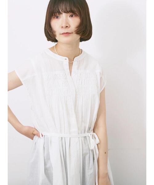 Samansa Mos2 blue(サマンサモスモスブルー)の「【Made in India】シャーリングノースリーブチュニック(シャツ/ブラウス・レディース・チャコールグレー/ブルー/オフホワイト・F)」の2枚目の写真