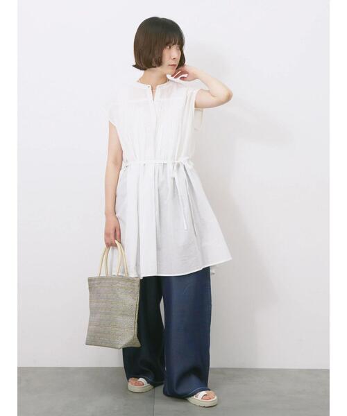 Samansa Mos2 blue(サマンサモスモスブルー)の「【Made in India】シャーリングノースリーブチュニック(シャツ/ブラウス・レディース・チャコールグレー/ブルー/オフホワイト・F)」の8枚目の写真