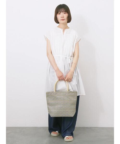 Samansa Mos2 blue(サマンサモスモスブルー)の「【Made in India】シャーリングノースリーブチュニック(シャツ/ブラウス・レディース・チャコールグレー/ブルー/オフホワイト・F)」の9枚目の写真