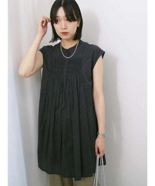 Samansa Mos2 blue(サマンサモスモスブルー)の「【Made in India】シャーリングノースリーブチュニック(シャツ/ブラウス・レディース・チャコールグレー/ブルー/オフホワイト・F)」の12枚目の写真