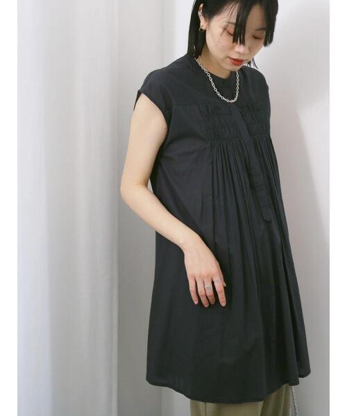 Samansa Mos2 blue(サマンサモスモスブルー)の「【Made in India】シャーリングノースリーブチュニック(シャツ/ブラウス・レディース・チャコールグレー/ブルー/オフホワイト・F)」の13枚目の写真