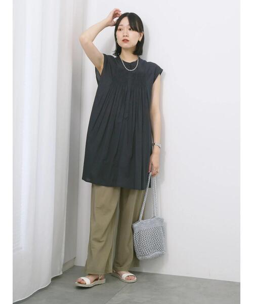 Samansa Mos2 blue(サマンサモスモスブルー)の「【Made in India】シャーリングノースリーブチュニック(シャツ/ブラウス・レディース・チャコールグレー/ブルー/オフホワイト・F)」の16枚目の写真