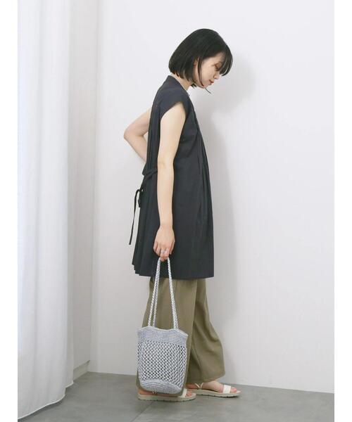 Samansa Mos2 blue(サマンサモスモスブルー)の「【Made in India】シャーリングノースリーブチュニック(シャツ/ブラウス・レディース・チャコールグレー/ブルー/オフホワイト・F)」の17枚目の写真