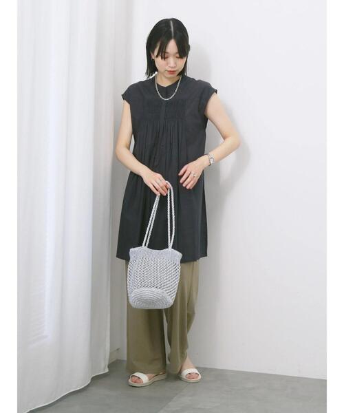 Samansa Mos2 blue(サマンサモスモスブルー)の「【Made in India】シャーリングノースリーブチュニック(シャツ/ブラウス・レディース・チャコールグレー/ブルー/オフホワイト・F)」の18枚目の写真