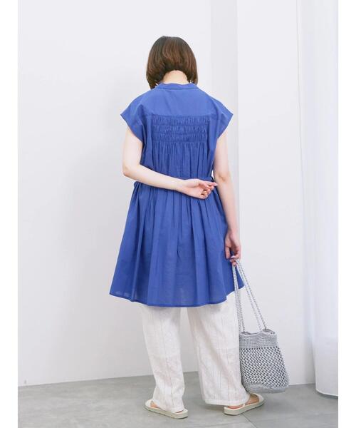 Samansa Mos2 blue(サマンサモスモスブルー)の「【Made in India】シャーリングノースリーブチュニック(シャツ/ブラウス・レディース・チャコールグレー/ブルー/オフホワイト・F)」の22枚目の写真