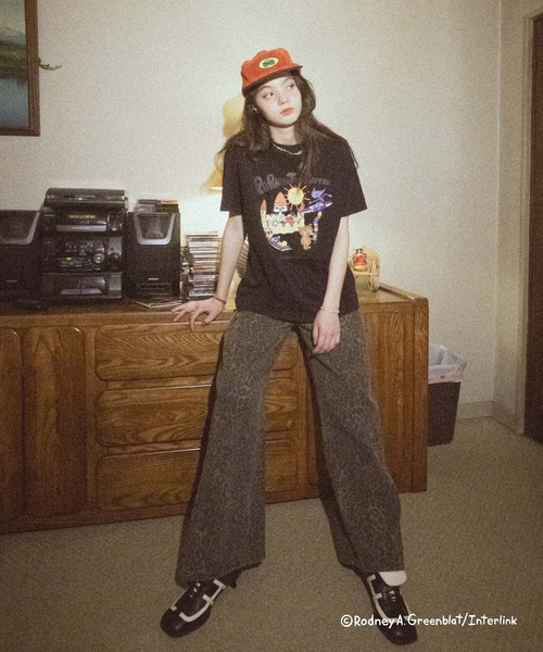 FOREVER 21（フォーエバー トゥエンティーワン）の「【パラッパラッパー】ピグメント加工グラフィックTシャツ（Tシャツ/カットソー・レディース・オフホワイト/チャコールグレー・FREE）」の3枚目の写真