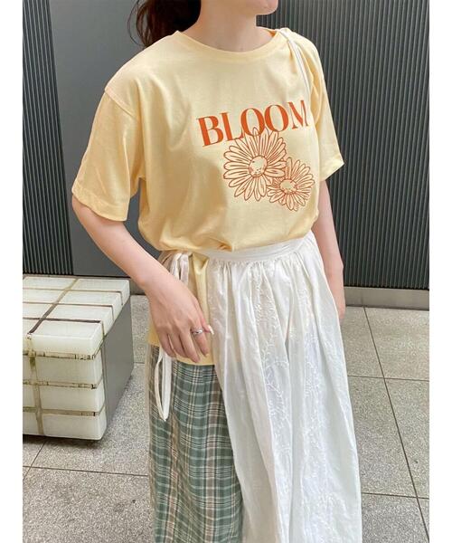 ehka sopo（エヘカソポ）の「花モチーフTシャツ（Tシャツ/カットソー・レディース・オフホワイト/ネイビー/イエロー・F）」の11枚目の写真
