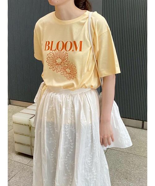 ehka sopo（エヘカソポ）の「花モチーフTシャツ（Tシャツ/カットソー・レディース・オフホワイト/ネイビー/イエロー・F）」の13枚目の写真