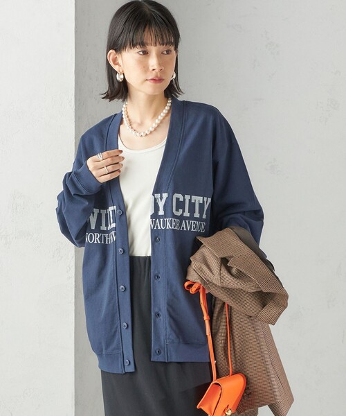 Odub(オーダブ)の「【SHIPS別注】Odub:Vネック ロゴ カーディガン(カーディガン/ボレロ・レディース・ライトグレー/ネイビー・ONE SIZE)」の21枚目の写真