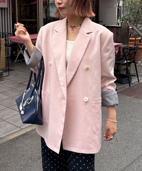 HELLO.SANFRANCISCO（ハローサンフランシスコ）の「【HELLO.SANFRANCISCO/ハローサンフランシスコ】ネーム刺繍マーガレット釦ビッグジャケット（テーラードジャケット・レディース・ブラウン/ピンク/グレー・ONE SIZE）」の6枚目の写真