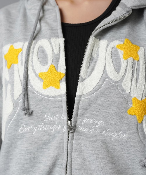 SPINNS（スピンズ）の「立体ロゴが主役★ストリートWジップフーディ/サガラ刺繍スター（パーカー・レディース・ブラック/杢グレー/オートミール/レッド・ONESIZE）」の17枚目の写真