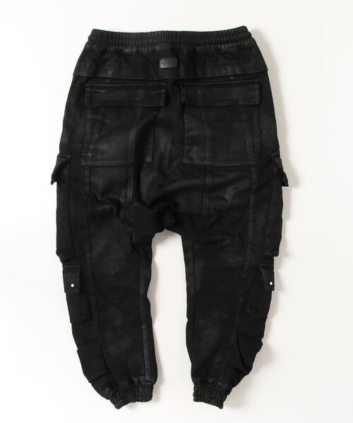 ROYAL FLASH(ロイヤルフラッシュ)の「A.F ARTEFACT/エーエフ・アーティファクト/COATED SAROUEL CARGO JOGGER DENIM/ag-12042(デニムパンツ・メンズ・ブラック・2/3)」の2枚目の写真