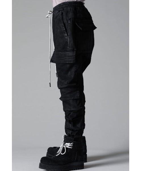 ROYAL FLASH(ロイヤルフラッシュ)の「A.F ARTEFACT/エーエフ・アーティファクト/COATED SAROUEL CARGO JOGGER DENIM/ag-12042(デニムパンツ・メンズ・ブラック・2/3)」の4枚目の写真