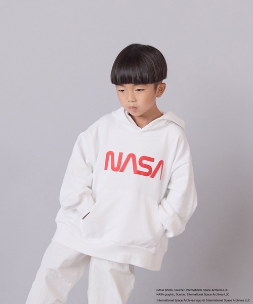 LOWRYS FARM（ローリーズファーム）の「ＮＡＳＡロゴフーディー　593055（パーカー・キッズ・ブラック/オフホワイト/グレー・150cm/130cm/110cm）」の6枚目の写真