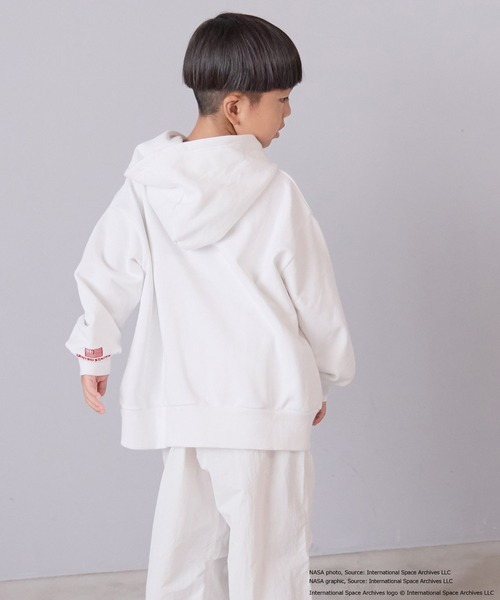 LOWRYS FARM（ローリーズファーム）の「ＮＡＳＡロゴフーディー　593055（パーカー・キッズ・ブラック/オフホワイト/グレー・150cm/130cm/110cm）」の7枚目の写真