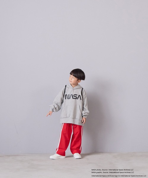 LOWRYS FARM（ローリーズファーム）の「ＮＡＳＡロゴフーディー　593055（パーカー・キッズ・ブラック/オフホワイト/グレー・150cm/130cm/110cm）」の8枚目の写真