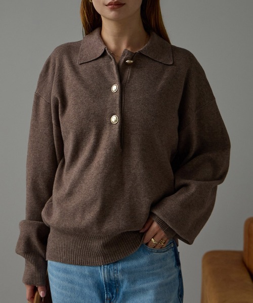 r.（アールドット）の「金ボタンニット　ポロシャツ（ニット/セーター・レディース・ブラック/アイボリー/ブラウン/グレー/ライトベージュ・FREE）」の4枚目の写真