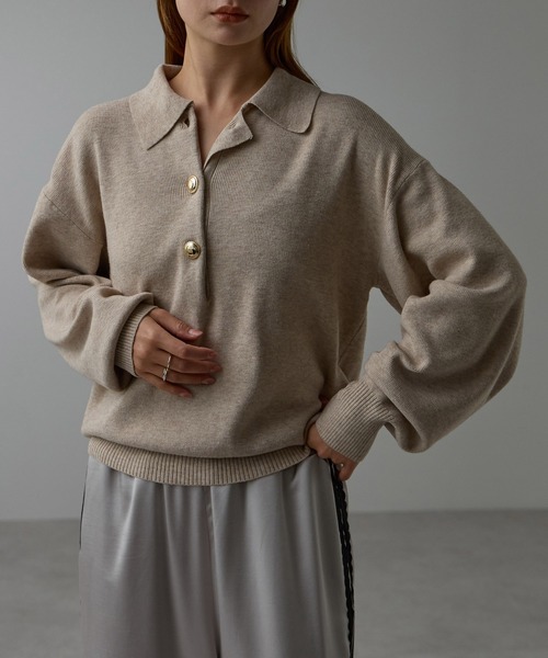 r.（アールドット）の「金ボタンニット　ポロシャツ（ニット/セーター・レディース・ブラック/アイボリー/ブラウン/グレー/ライトベージュ・FREE）」の5枚目の写真