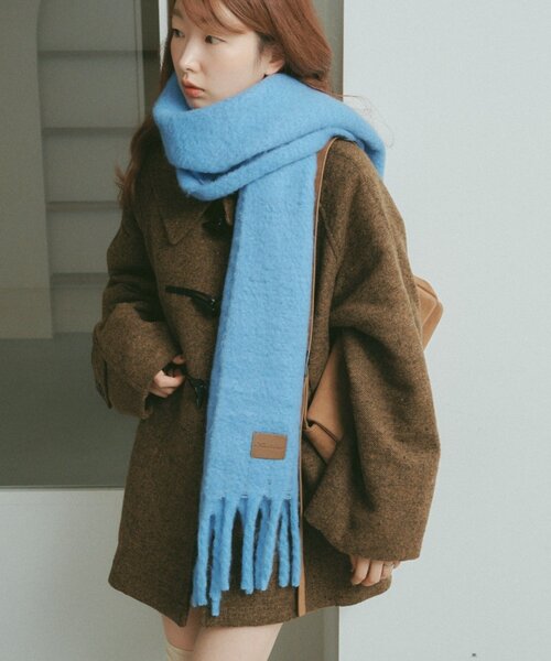 Kastane（カスタネ）の「【お気に入り1万人突破！/5色展開】フリンジマフラー（マフラー・レディース・ブラウン/レッド系その他/ベージュ/アイボリー/サックスブルー・FREE）」の4枚目の写真