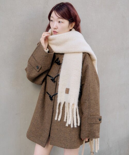 Kastane（カスタネ）の「【お気に入り1万人突破！/5色展開】フリンジマフラー（マフラー・レディース・ブラウン/レッド系その他/ベージュ/アイボリー/サックスブルー・FREE）」の6枚目の写真