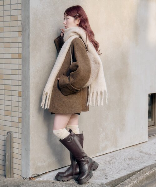 Kastane（カスタネ）の「【お気に入り1万人突破！/5色展開】フリンジマフラー（マフラー・レディース・ブラウン/レッド系その他/ベージュ/アイボリー/サックスブルー・FREE）」の8枚目の写真