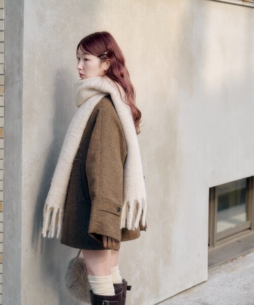 Kastane（カスタネ）の「【お気に入り1万人突破！/5色展開】フリンジマフラー（マフラー・レディース・ブラウン/レッド系その他/ベージュ/アイボリー/サックスブルー・FREE）」の9枚目の写真