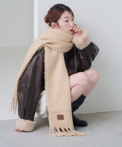 Kastane（カスタネ）の「【お気に入り1万人突破！/5色展開】フリンジマフラー（マフラー・レディース・ブラウン/レッド系その他/ベージュ/アイボリー/サックスブルー・FREE）」の12枚目の写真