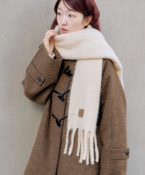 Kastane（カスタネ）の「【お気に入り1万人突破！/5色展開】フリンジマフラー（マフラー・レディース・ブラウン/レッド系その他/ベージュ/アイボリー/サックスブルー・FREE）」の2枚目の写真