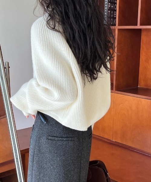 yuue' ( wear )（ユーイ）の「ハーフジップショートニットトップス（ニット/セーター・レディース・レッド/グレー/アイボリー/ブラック・FREE）」の7枚目の写真