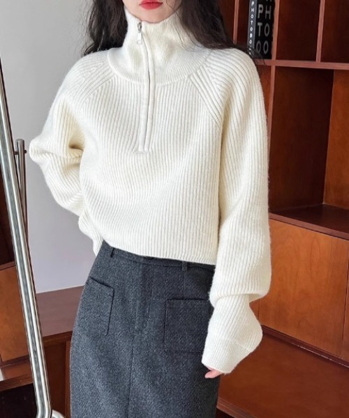 yuue' ( wear )（ユーイ）の「ハーフジップショートニットトップス（ニット/セーター・レディース・レッド/グレー/アイボリー/ブラック・FREE）」の5枚目の写真