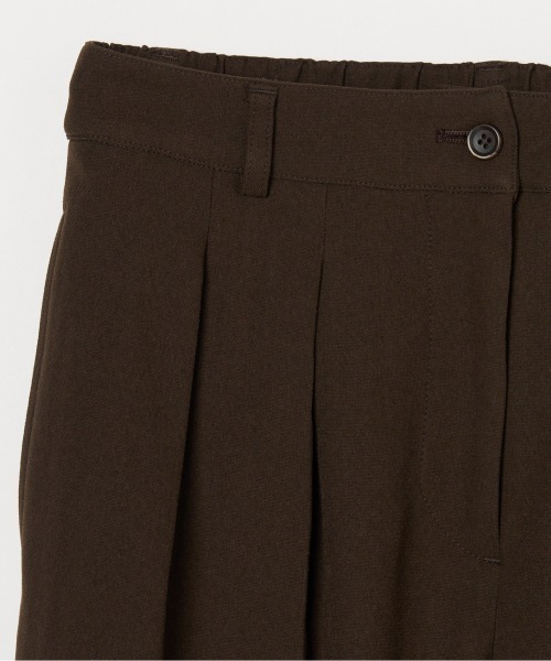 HELIOPOLE(エリオポール)の「TUCK STRAIGHT PANTS(その他パンツ・レディース・ブラック/ダークブラウン・36/38)」の11枚目の写真