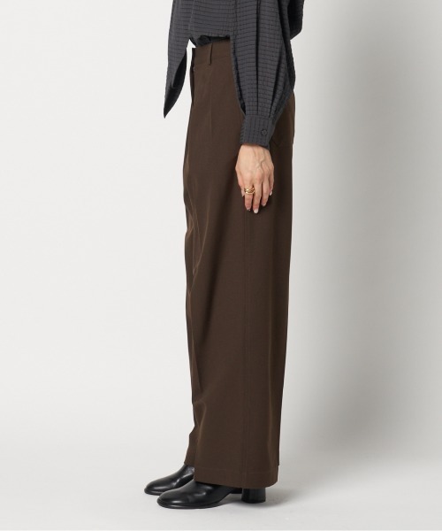 HELIOPOLE(エリオポール)の「TUCK STRAIGHT PANTS(その他パンツ・レディース・ブラック/ダークブラウン・36/38)」の3枚目の写真