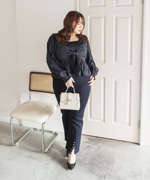 CLETTE(クレット)の「CLETTEオリジナルリボンデザイン長袖シャーリングブラウス(シャツ/ブラウス・レディース・ラベンダー/パープル/ネイビー・LL/3L/4L)」の6枚目の写真