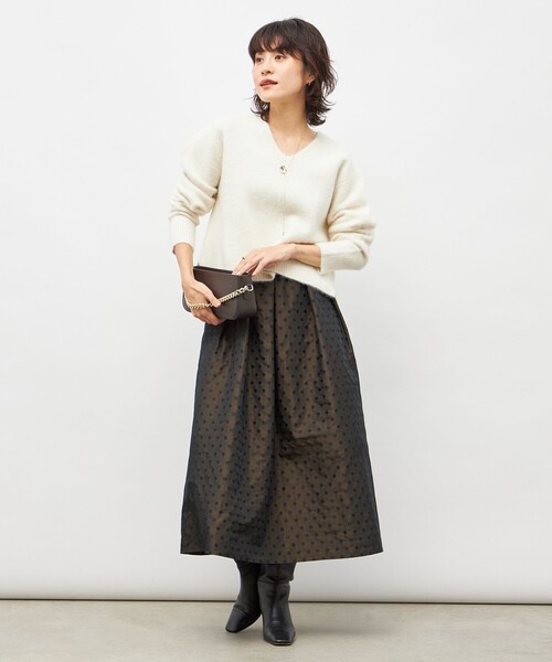 NOLLEY’S(ノーリーズ)の「《手洗い可能》ヘアリーストレッチVネックプルオーバーニット(ニット/セーター・レディース・キナリ/ネイビー/ベビーピンク/グレー・38)」の16枚目の写真